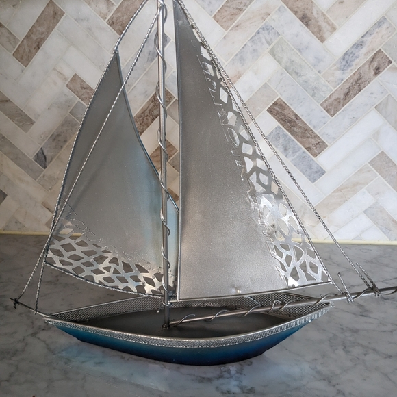 Nautica 15" metal standing sailboat. Silver and blue - Picture 4 of 6